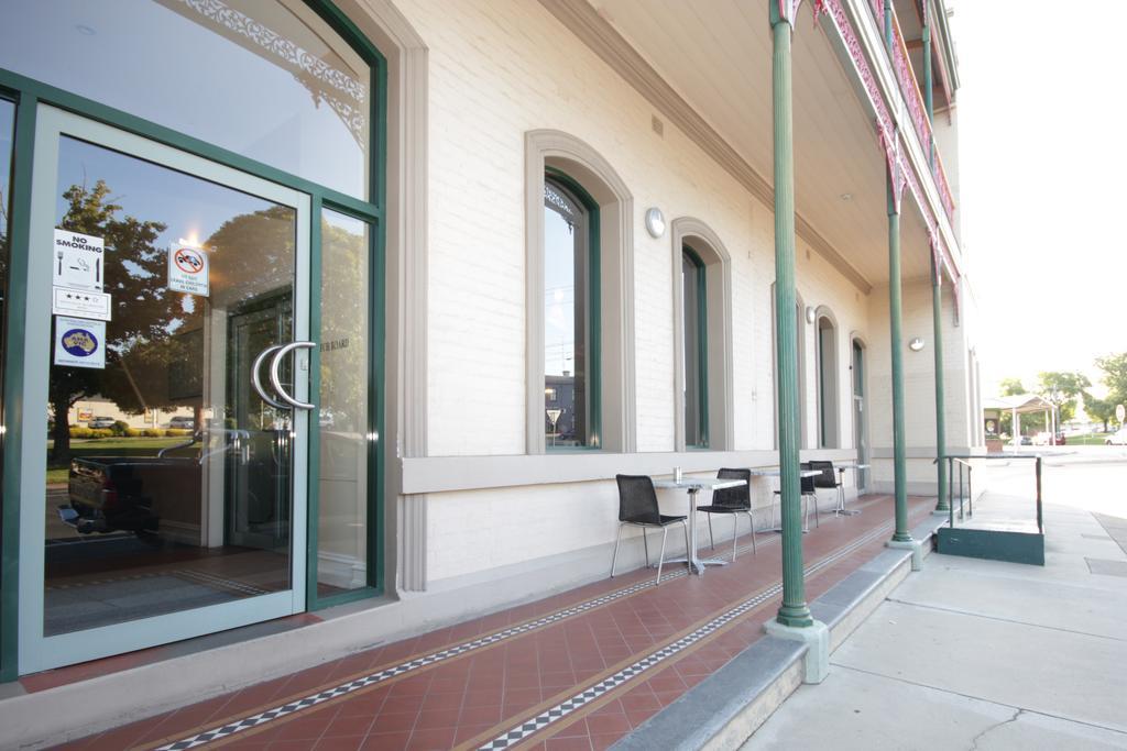 Mitchell River Tavern Bairnsdale Exterior photo